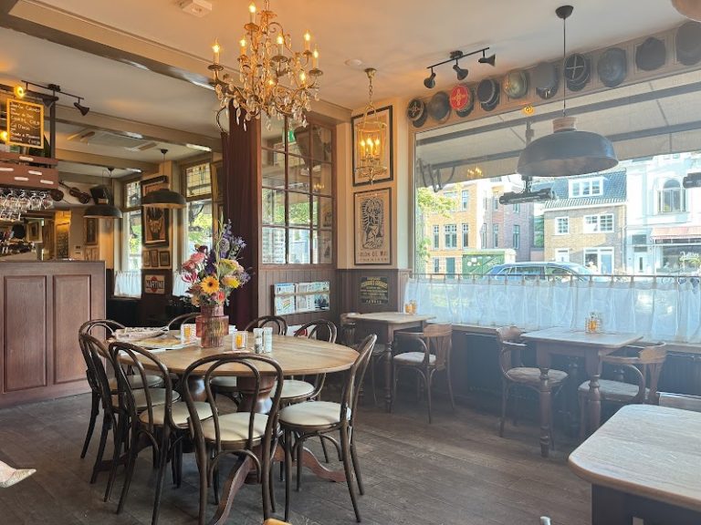 Cafe de Paris — restaurant in Haarlem