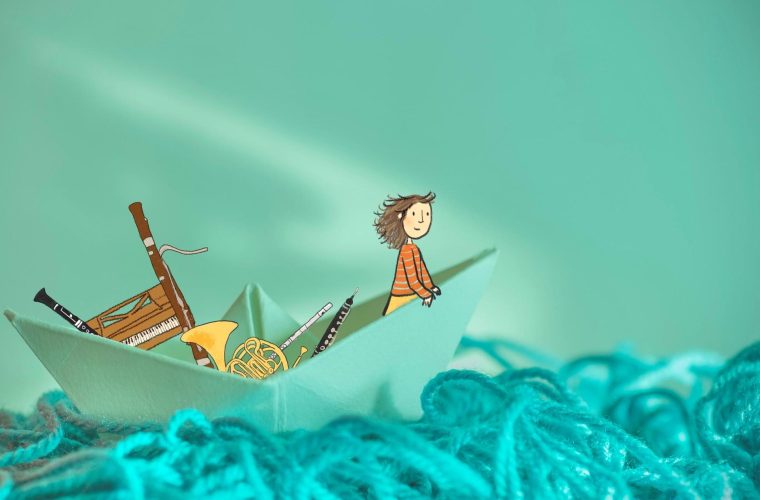 Theaterscène van Meerkind in Phil Haarlem met live muziekbegeleiding voor kinderen