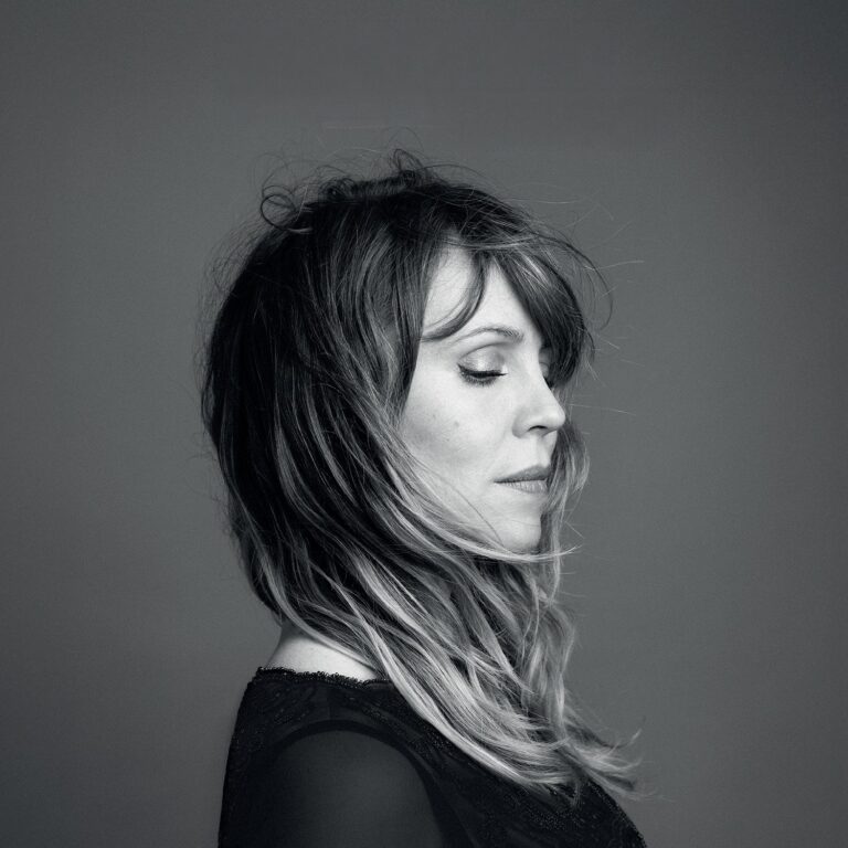 Janne Schra • Haarlem Vinyl Festival — Muziek in Haarlem