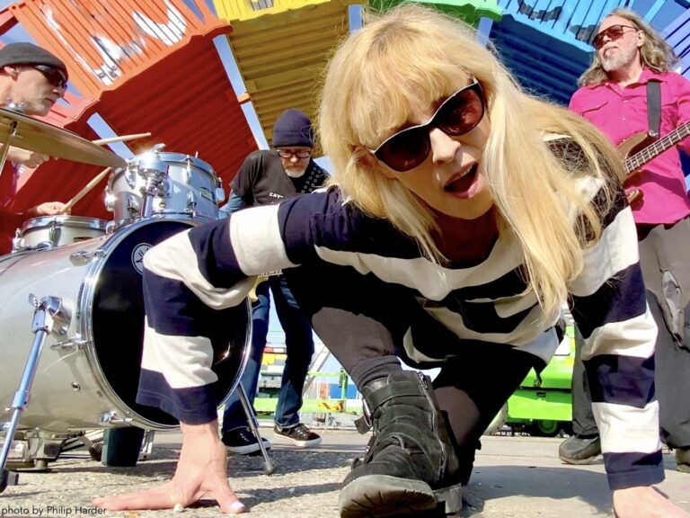 bettie serveert + vera & the sleepover club — Muziek in Haarlem